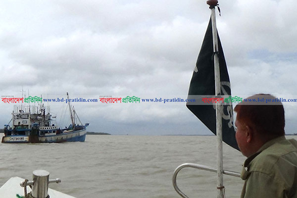 সুন্দরবনে অবৈধ অনুপ্রবেশ, ফিশিং ট্রলারকে লাখ টাকা জরিমানা