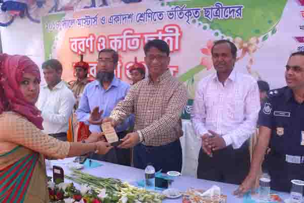 'শিক্ষার নিয়ন্ত্রণে নয়, শিক্ষার্থীদের নিয়ন্ত্রণে থাকবে শিক্ষা'

