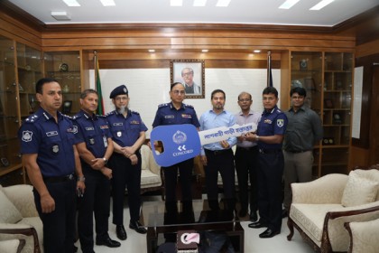 বাংলাদেশ পুলিশকে লাশবাহী ফ্রিজিং ভ্যান হস্তান্তর