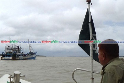 সুন্দরবনে অবৈধ অনুপ্রবেশ, ফিশিং ট্রলারকে লাখ টাকা জরিমানা