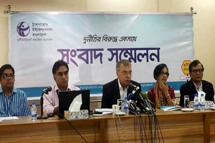 ঘুষ ছাড়া সেবা মেলে না মোংলা ও বুড়িমারী বন্দরে : টিআইবি 