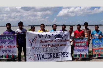 সুন্দরবনের নদী রক্ষায় মানববন্ধন

