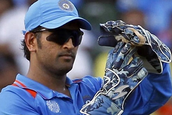 রিভিউ নেওয়ার সুনাম অক্ষুণ্ণই রাখলেন ধোনি