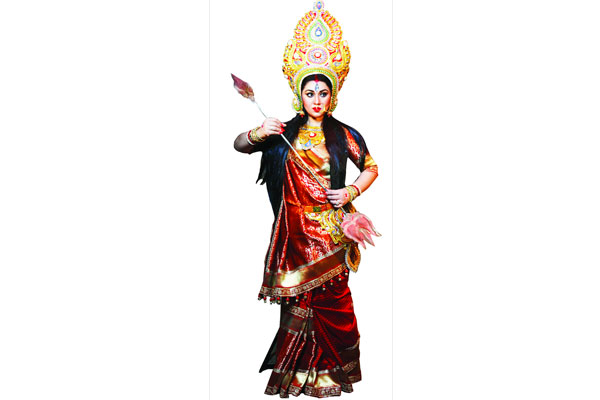 দেবী রূপে অপু
