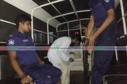 চবিতে শিবির সন্দেহে আটক ১