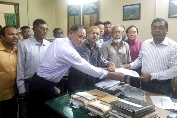 পেনশন প্রদানসহ ৫ দফা পূরণের দাবিতে স্মারকলিপি
