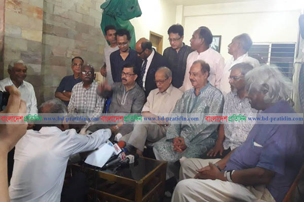 বি. চৌধুরীর বাসায় বৈঠকে জাতীয় ঐক্য প্র‌ক্রিয়ার নেতৃবৃন্দ