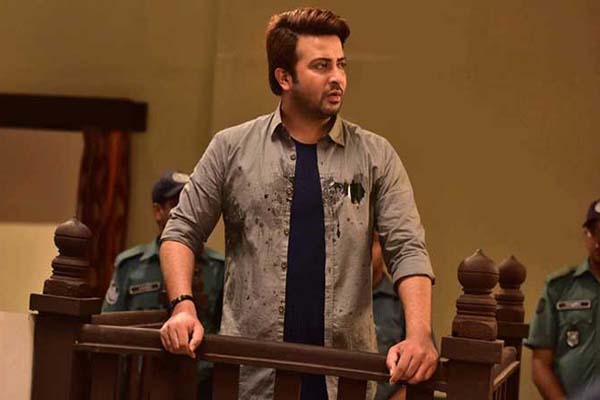 'খুনের দায়ে' কাঠগড়ায় শাকিব খান!