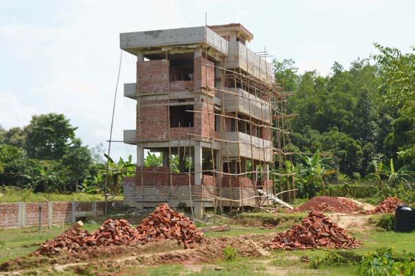 লামায় মা ও শিশু হাসপাতাল নির্মাণে অনিয়ম

