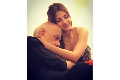 মহেশ ভাটের সঙ্গে 'অন্তরঙ্গতার' অভিযোগ নিয়ে মুখ খুললেন রিয়া