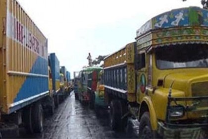 পাটুরিয়া-দৌলতদিয়ায় পারাপারের অপেক্ষায় ৪ শতাধিক ট্রাক