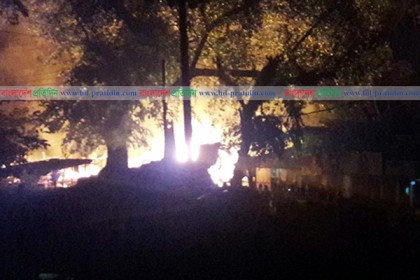রাঙামাটির কাউখালীতে ২৩টি দোকান পুড়ে ছাই