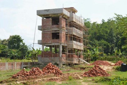 লামায় মা ও শিশু হাসপাতাল নির্মাণে অনিয়ম

