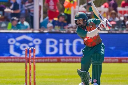 টসে জিতে ব্যাটিংয়ে বাংলাদেশ