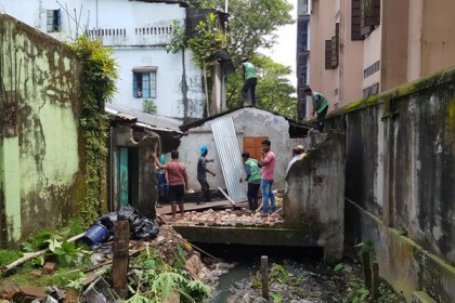 চট্টগ্রামে অবৈধ স্থাপনা উচ্ছেদ

