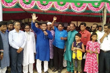 'শেখ হাসিনা করেন খেলাধুলার পৃষ্ঠপোষকতা আর খালেদা মাদকের'