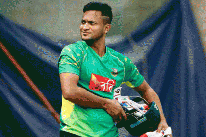 রাতেই দেশে ফিরছেন সাকিব