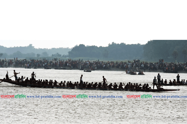 মাগুরায় ঐতিহ্যবাহী নৌকাবাইচ প্রতিযোগিতা অনুষ্ঠিত
