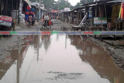 ফুলপুরে ভাইটকান্দি বাজার রাস্তার বেহাল অবস্থা