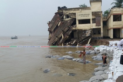 নদীর পানি ও ভাঙন কিছুটা কমলেও কমেনি চোখের পানি 

