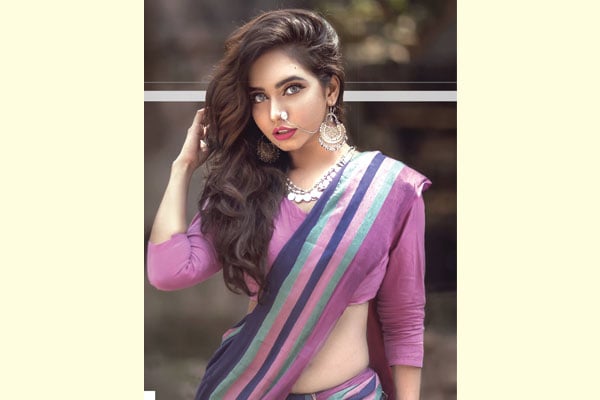 ফ্যাশনে নাকফুল