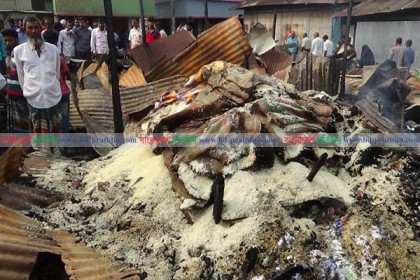 ফরিদপুরে পুড়ে গেছে ২৫ দোকান, ৩ কোটি টাকার ক্ষতি