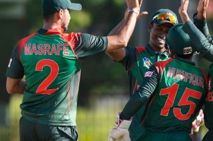 আঘাত হানলেন মাশরাফি, ফিরলেন রাইডু