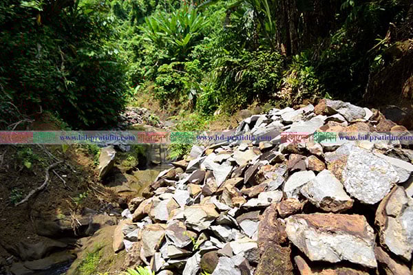 লামায় নির্বিচারে চলছে পাথর উত্তোলন, প্রশাসন নিশ্চুপ 