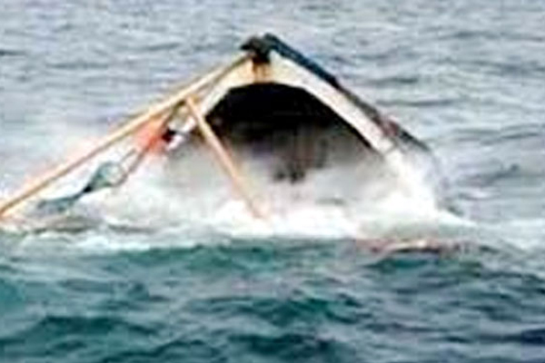চট্টগ্রাম বন্দরের আউটারে লাইটার জাহাজডুবি