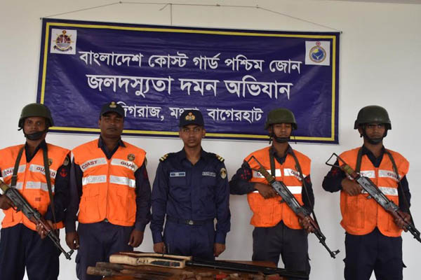 সুন্দরবনে বনদস্যুদের সাথে বন্দুকযুদ্ধ, আগ্নেয়াস্ত্র উদ্ধার

