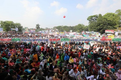 সোহরাওয়ার্দী উদ্যানে বিএনপি নেতাকর্মীদের ঢল