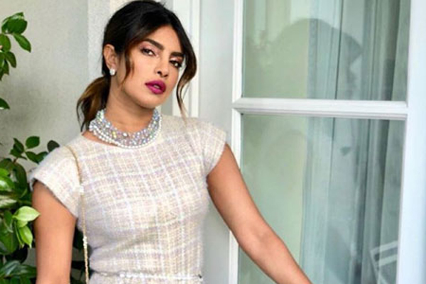 বলিউডের যে নায়ককে সহ্য করতে পারেন না প্রিয়াঙ্কা!