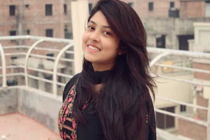 'থিম সং' গাইলেন টুম্পা খান
