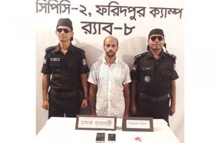বোয়ালমারীর মাদক বিক্রেতা ইউপি মেম্বার আটক

