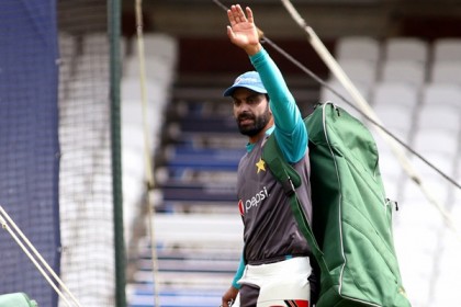 ব্যাটিংয়ে ভুগছে পাকিস্তান, দলে পরিবর্তন