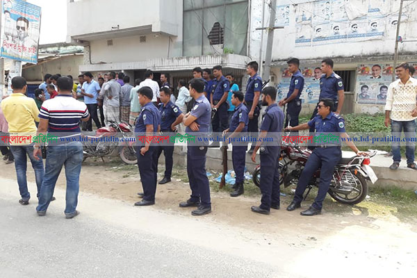 নাটোরে বিএনপি’র কর্মসূচিতে পুলিশি বাধা, প্রতিবাদে সমাবেশ