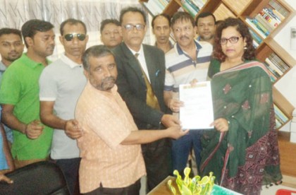 ফরিদপুরে জেলা বিএনপির স্মারকলিপি, শহর বিএনপির বিক্ষোভ