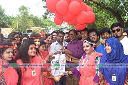 খুবিতে উৎসবমুখর পরিবেশে শিক্ষা সমাপনী অনুষ্ঠান