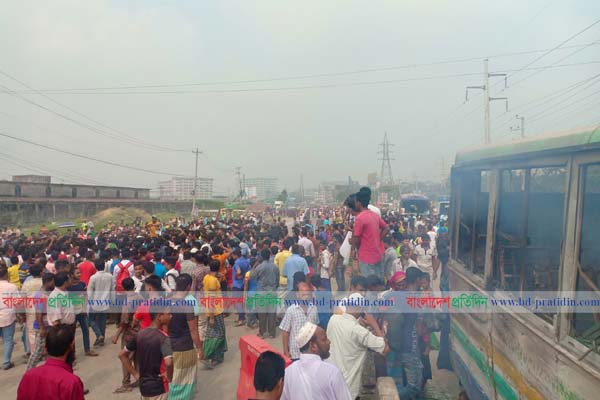 বাসের ধাক্কায় ছাত্রী আহতের পর কাঁচপুরে ভাঙচুর-আগুন