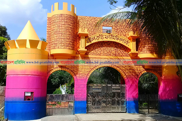 পার্কে অবাধে চলছে অসামাজিক কার্যক্রম! 