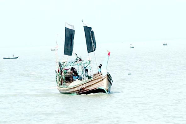 লক্ষ্মীপুরের মেঘনায় ইলিশ ধরায় নিষেধাজ্ঞা 