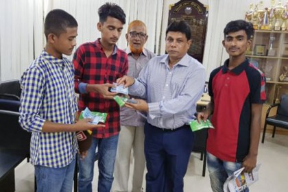 ৫০ টাকার টিকেট ২০০ টাকায় ফেরত 
