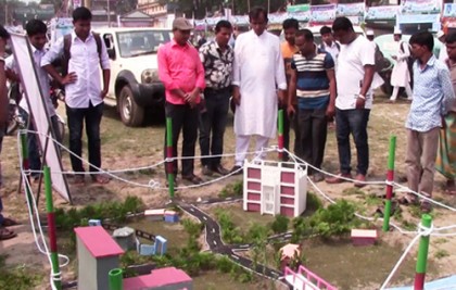 নোয়াখালীতে উন্নয়ন মেলায় নানা বয়সী মানুষের ভিড়