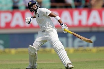 অভিষেক ম্যাচেই অনন্য রেকর্ড পৃথ্বীর