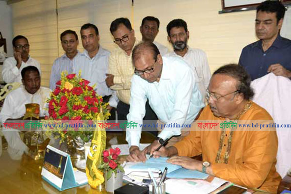 রাসিক মেয়রের প্রথম স্বাক্ষর ৭৫২ কোটি টাকার উন্নয়ন প্রকল্পে
