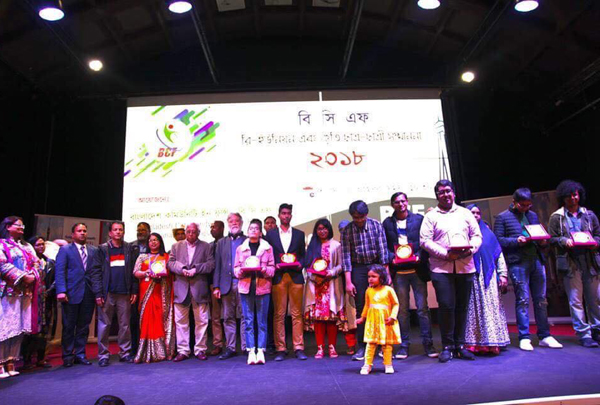 প্যারিসে কৃতি শিক্ষার্থীদের সম্মাননা দিল বিসিএফ

