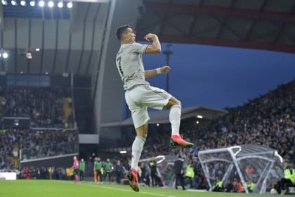 'চাপ' উপেক্ষা করে জ্বলে উঠলেন রোনালদো