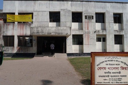 দুর্ভোগ কমছেই না রায়পুর উপজেলা স্বাস্থ্য কমপ্লেক্সে