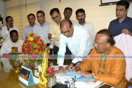 রাসিক মেয়রের প্রথম স্বাক্ষর ৭৫২ কোটি টাকার উন্নয়ন প্রকল্পে
