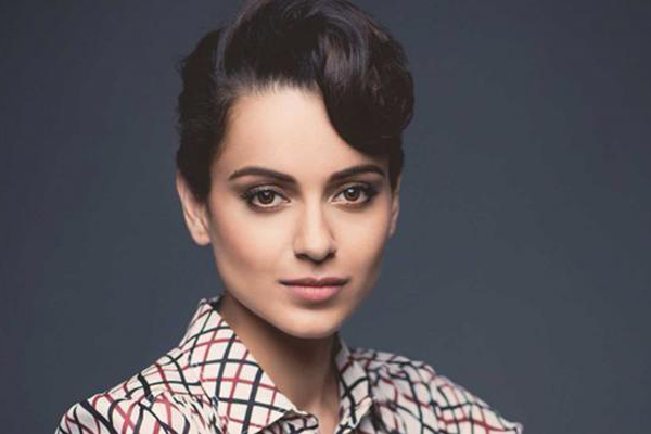 'পরিচালক আমার চুলের গন্ধ শুকতেন', এবার সরব কঙ্গণা